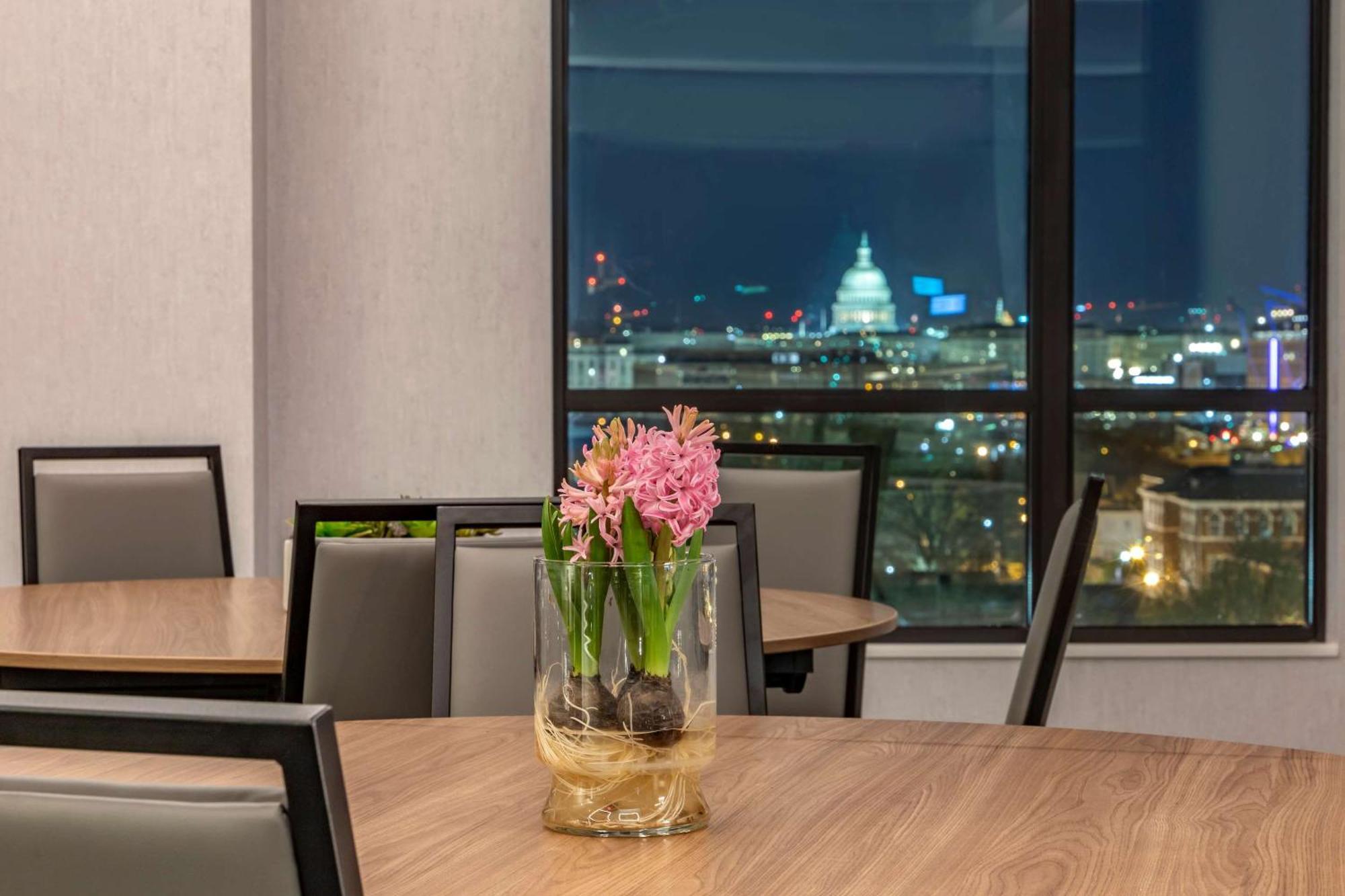 Cambria Hotel Washington Dc Navy Yard Riverfront Bagian luar foto