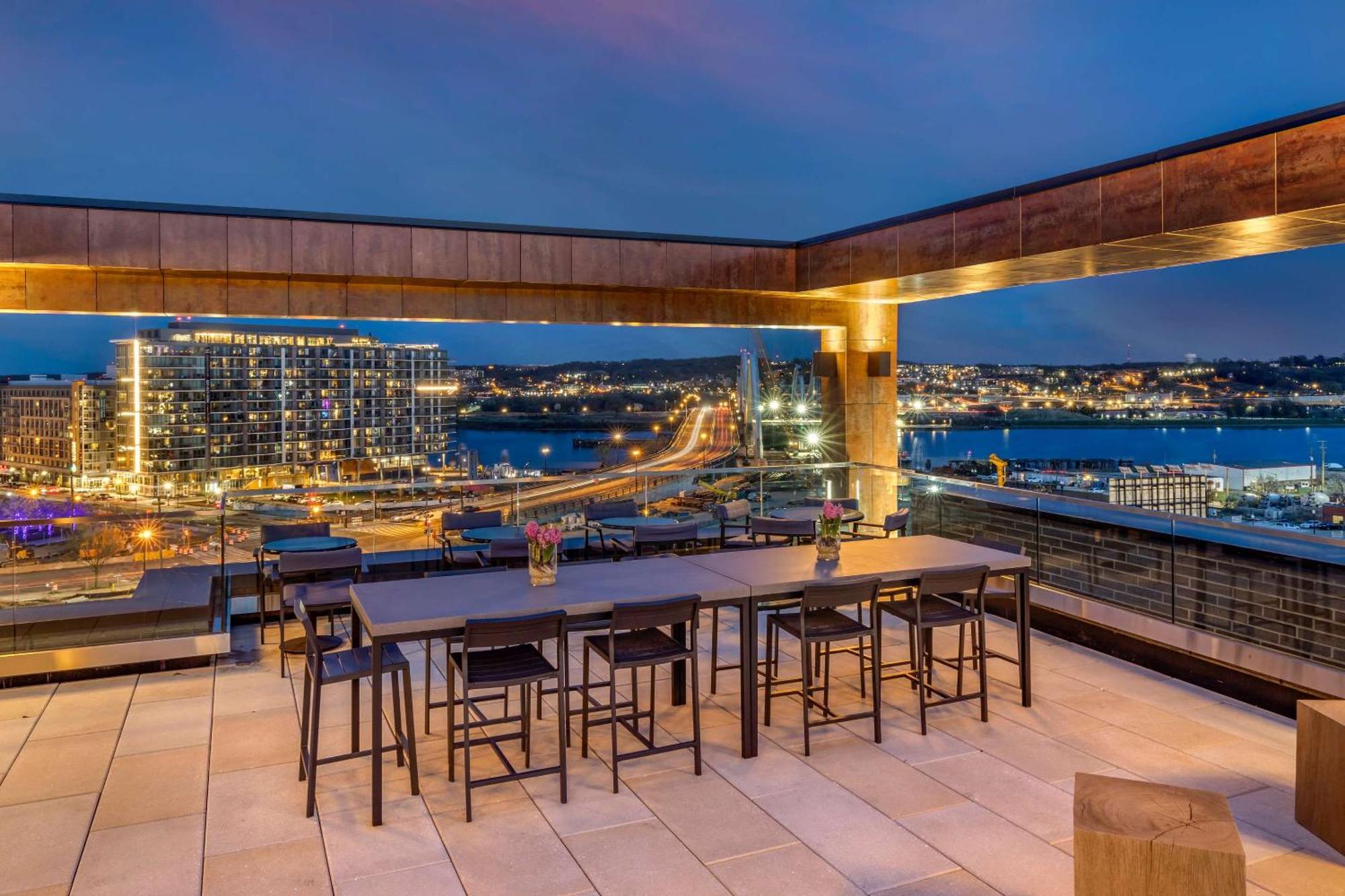 Cambria Hotel Washington Dc Navy Yard Riverfront Bagian luar foto