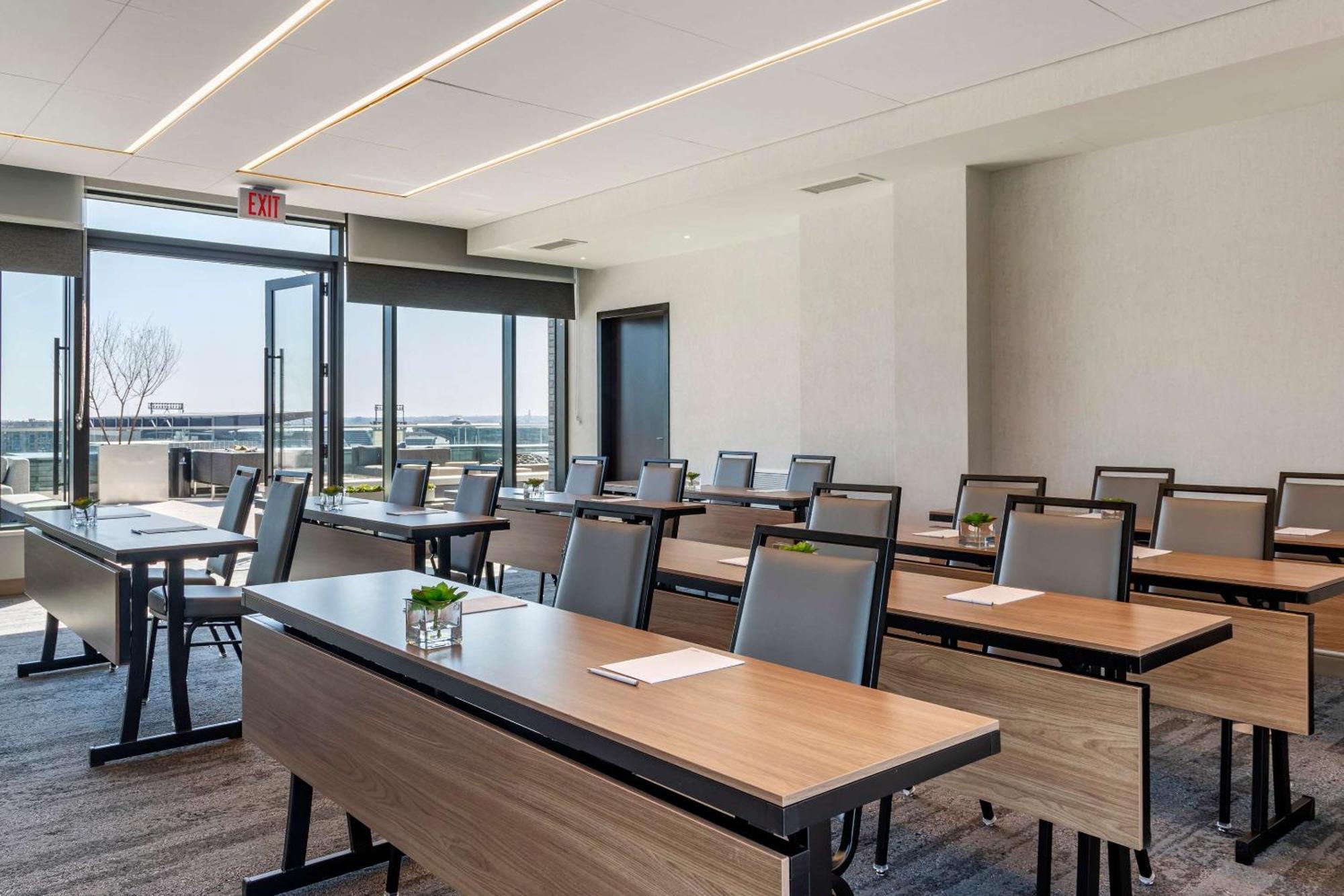 Cambria Hotel Washington Dc Navy Yard Riverfront Bagian luar foto