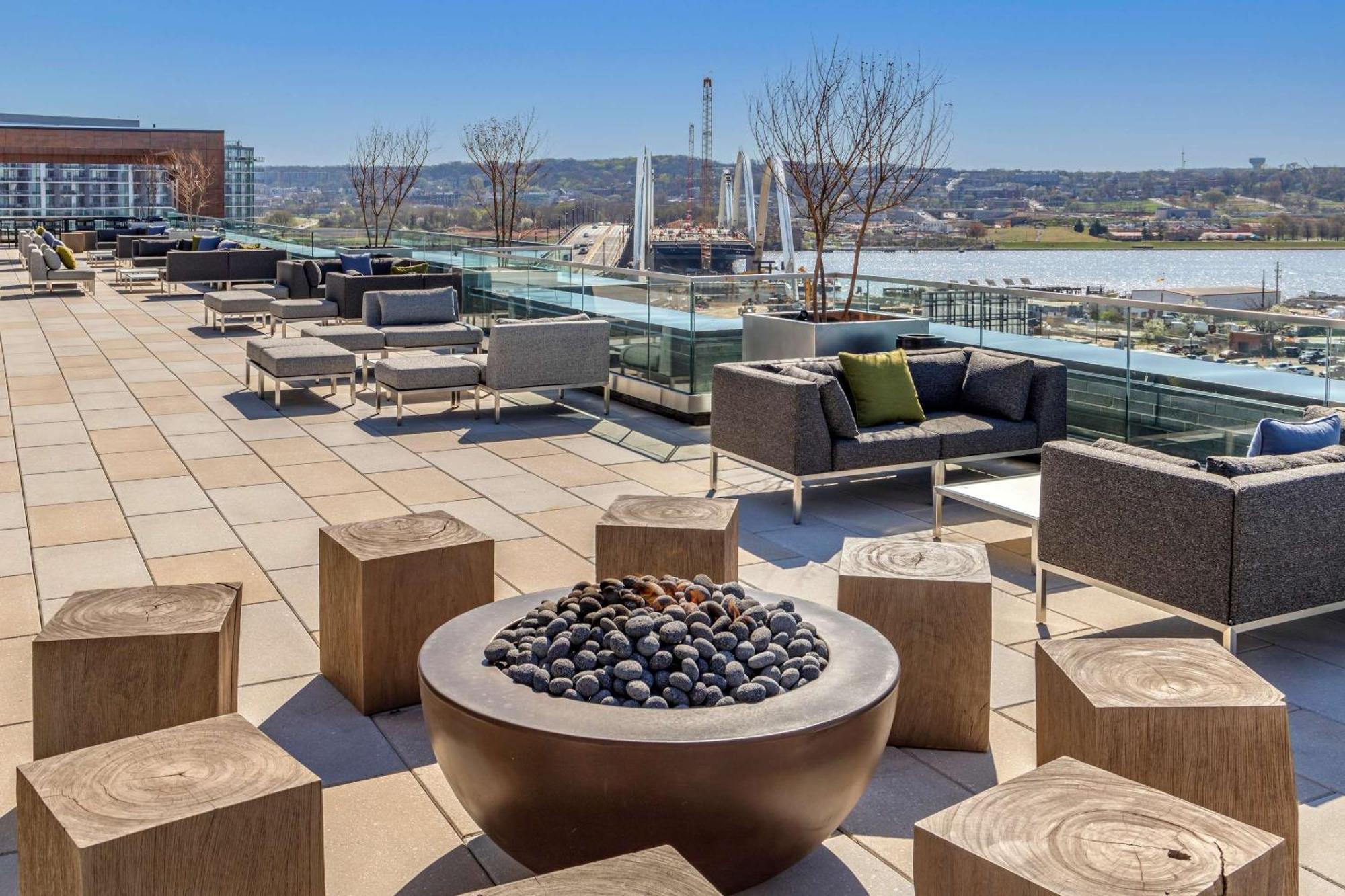 Cambria Hotel Washington Dc Navy Yard Riverfront Bagian luar foto